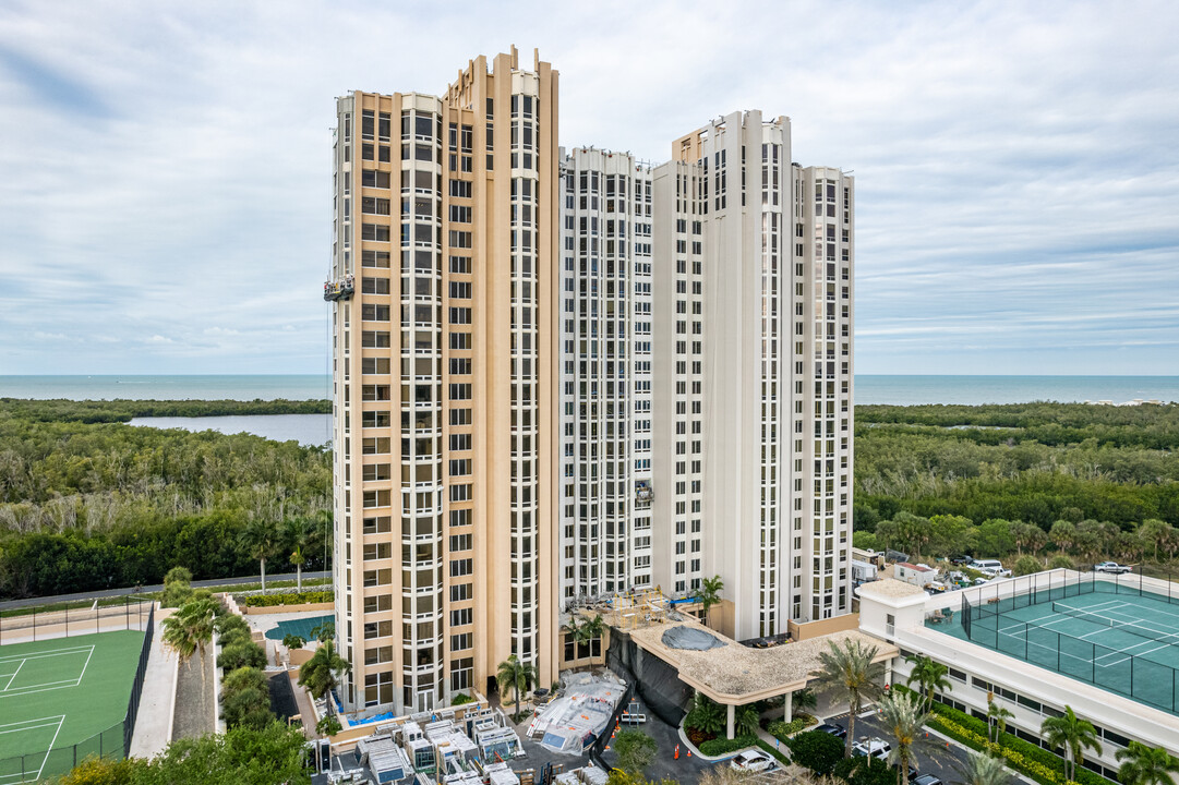 St. Laurent at Waterpark Place Condos in Naples, FL - Foto de edificio