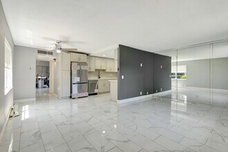 152 Burgandy Way, Unit 1520 in Delray Beach, FL - Building Photo - Building Photo