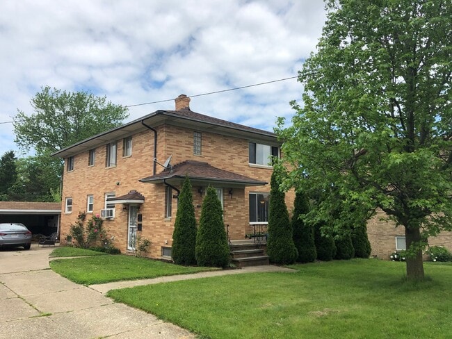 property at 3442 Warren Rd