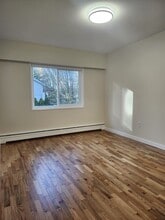 1653 Oak Bay Ave in Victoria, BC - Building Photo - Building Photo