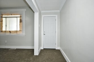 303 N Holland Ave in Rankin, PA - Building Photo - Building Photo