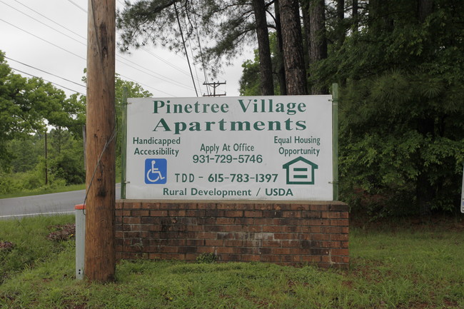 Pinetree Village Apartments in Centerville, TN - Foto de edificio - Building Photo