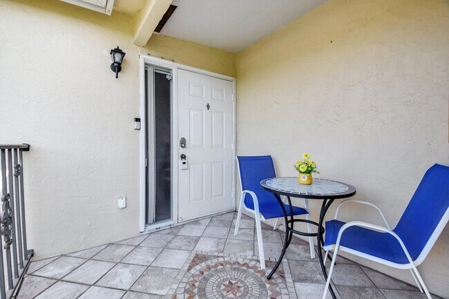 621 Waterside Dr, Unit 621 in Hypoluxo, FL - Foto de edificio - Building Photo