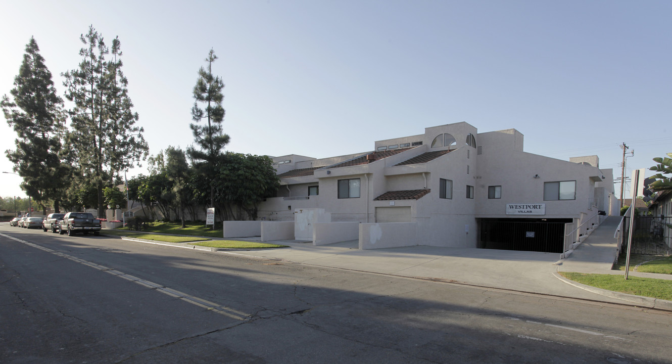 Westport Villas in Anaheim, CA - Building Photo