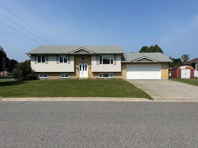 property at 871 Chapel Rd