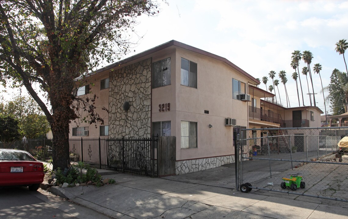 3219 Eagle Rock Blvd in Los Angeles, CA - Building Photo