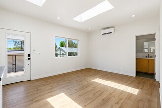 325 Cerro Romauldo Ave in San Luis Obispo, CA - Building Photo - Building Photo