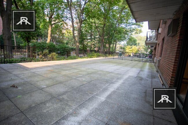 133 Pleasant St in Brookline, MA - Building Photo - Building Photo