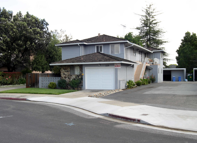 225 Rose Ct in Campbell, CA - Foto de edificio - Building Photo