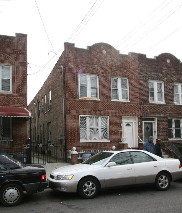 579 Bradford St in Brooklyn, NY - Building Photo