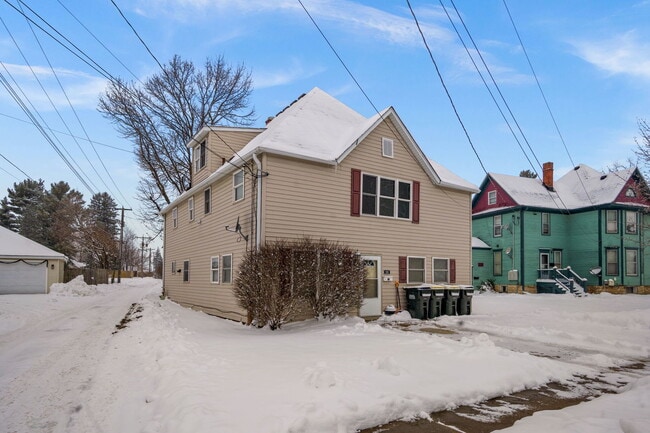 109 S Stott St in Genoa, IL - Building Photo - Building Photo