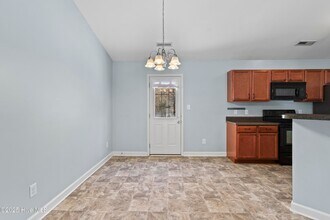 320 Reid Ct N in Jacksonville, NC - Building Photo - Building Photo