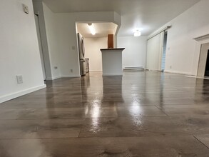 15415 35th Ave W, Unit E205 in Lynnwood, WA - Building Photo - Building Photo