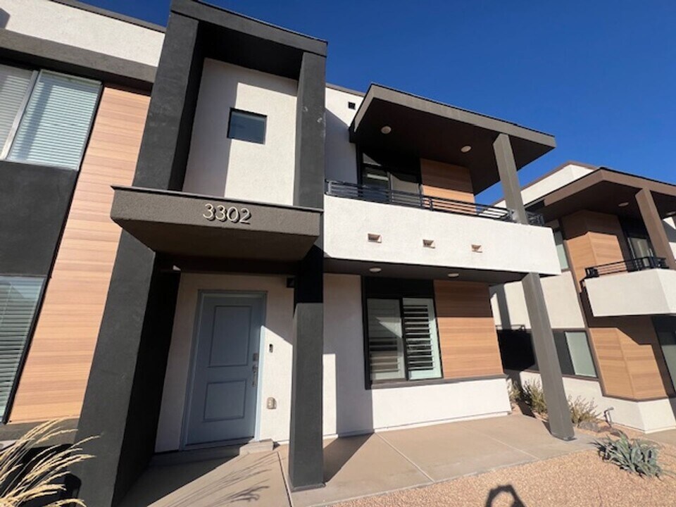 3302 E Elkhorn Ln in Washington, UT - Building Photo