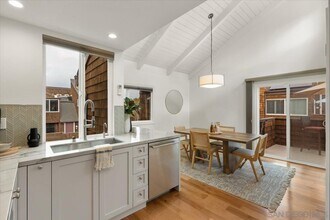 325 S Sierra Ave in Solana Beach, CA - Building Photo - Building Photo