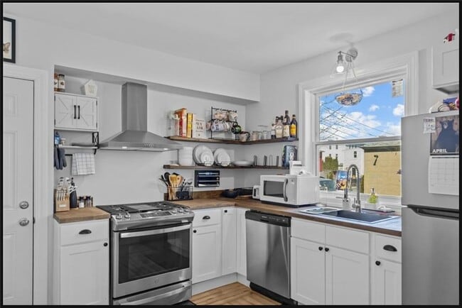 68 Wood St in Warren, RI - Building Photo - Building Photo