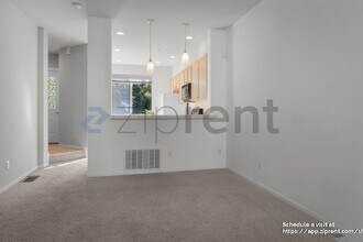 10813 124th Ave NE in Kirkland, WA - Building Photo - Building Photo