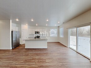 1369 Perelle Ln in Saratoga Springs, UT - Foto de edificio - Building Photo