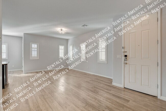 8271 Southern Cross Ave in Las Vegas, NV - Building Photo - Building Photo