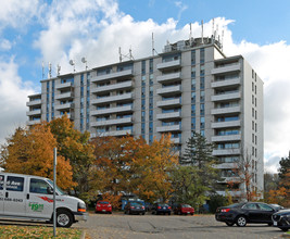 Tremont Apartments in St Catharines, ON - Building Photo - Building Photo