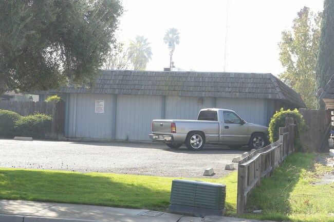 462-468 Fortuna Ave in Atwater, CA - Foto de edificio - Building Photo