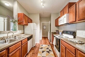 Legacy North Pointe Apartments in Raleigh, NC - Foto de edificio - Building Photo