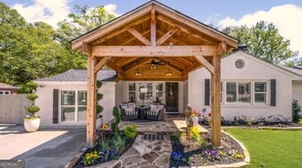 8175 Main St in Woodstock, GA - Building Photo