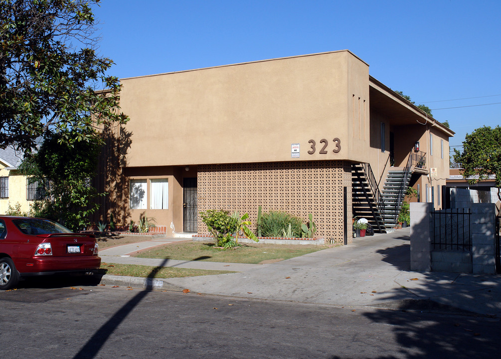 323 W Buckthorn St in Inglewood, CA - Building Photo