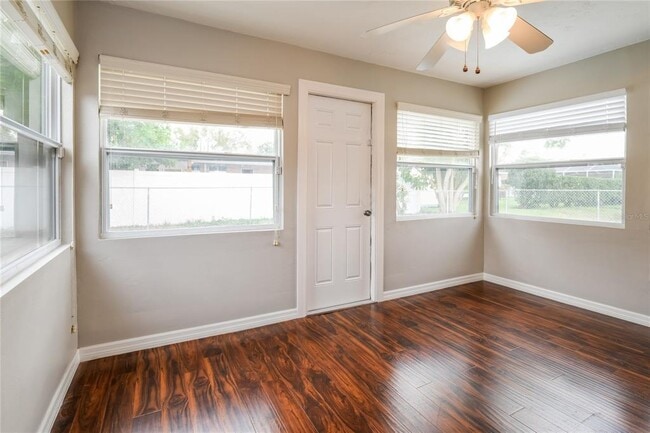 610 Charlotte Ave in Tarpon Springs, FL - Building Photo - Building Photo