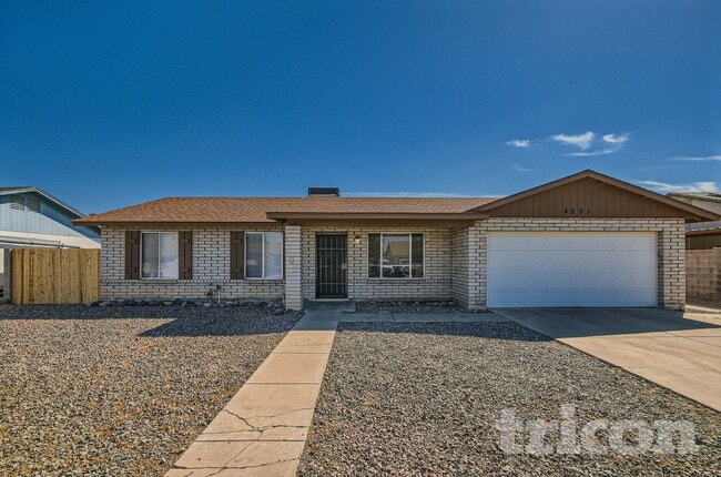 4201 W Sunnyside Ave in Phoenix, AZ - Foto de edificio - Building Photo