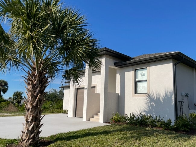 13447 Pine Needle Ln in Ft. Myers, FL - Foto de edificio - Building Photo