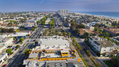 2216 Main St, Unit 202 in Santa Monica, CA - Foto de edificio - Building Photo