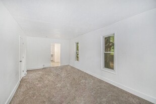 517 Regent St in Lansing, MI - Building Photo