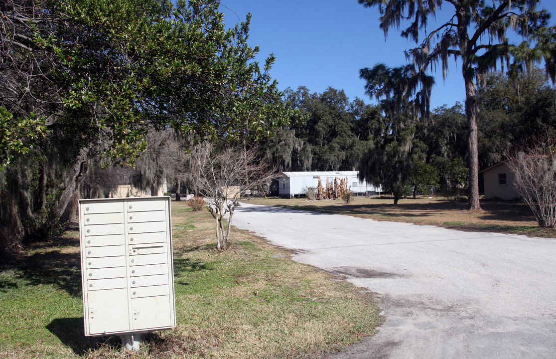 111 W Carter Rd in Lakeland, FL - Foto de edificio