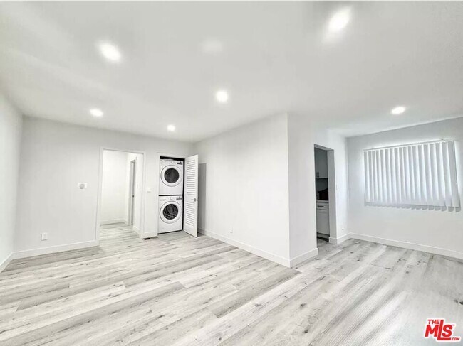 property at 1118 S Holt Ave