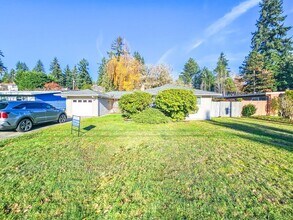 16204 SE 8th St in Bellevue, WA - Building Photo - Building Photo