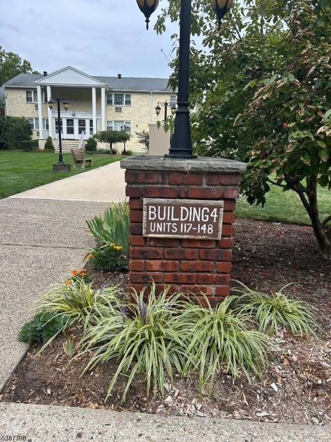 132 Ramsey Park Ct in Ramsey, NJ - Building Photo - Building Photo