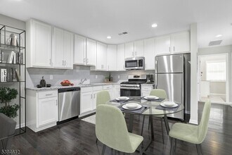 7 Arlene Ct in Morris Plains, NJ - Building Photo - Building Photo