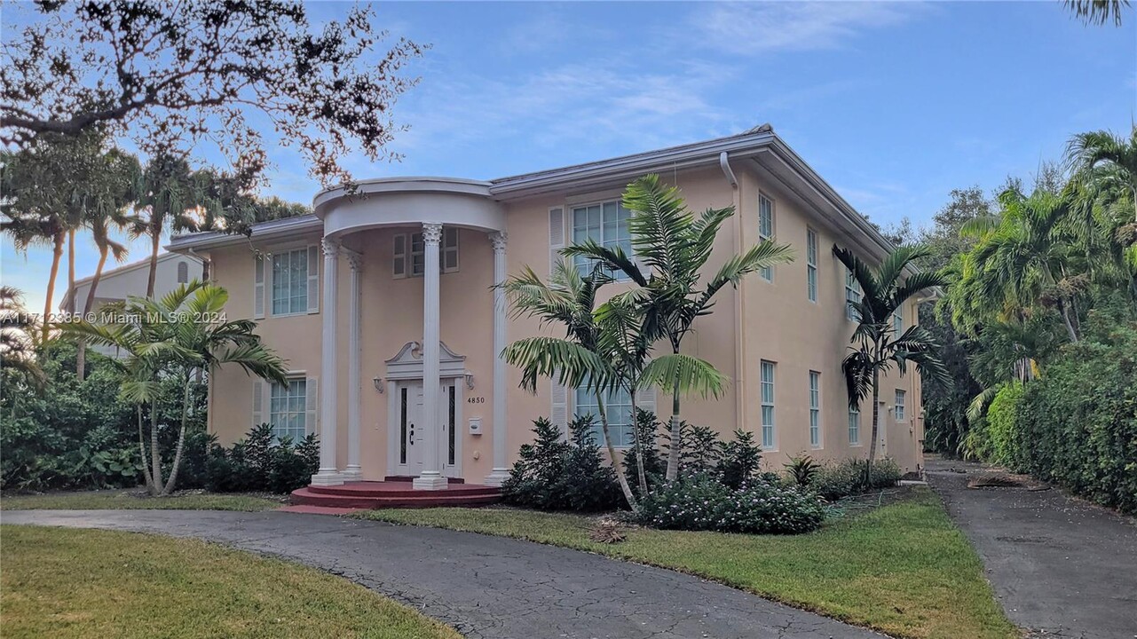 4850 University Dr in Coral Gables, FL - Building Photo