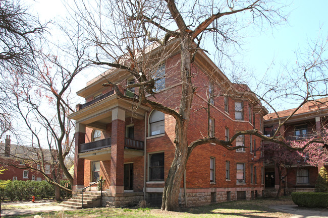 1330 S 6th St in Louisville, KY - Foto de edificio - Building Photo