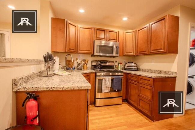 66 Egmont St in Brookline, MA - Building Photo - Building Photo