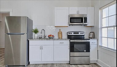 121 W Moore St in Sherman, TX - Building Photo - Building Photo