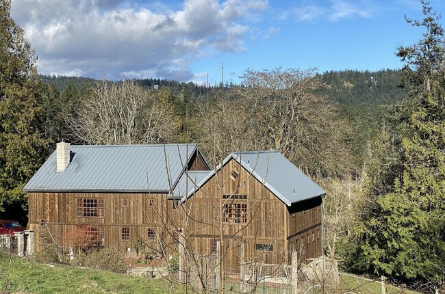 85 Scott Hill Dr in Eastsound, WA - Building Photo - Building Photo
