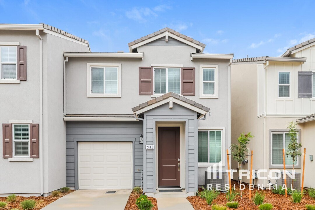 2118 Comstock Ln in Lincoln, CA - Building Photo