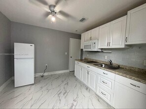 11001 SW 56th St-Unit -1 in Miami, FL - Building Photo - Building Photo