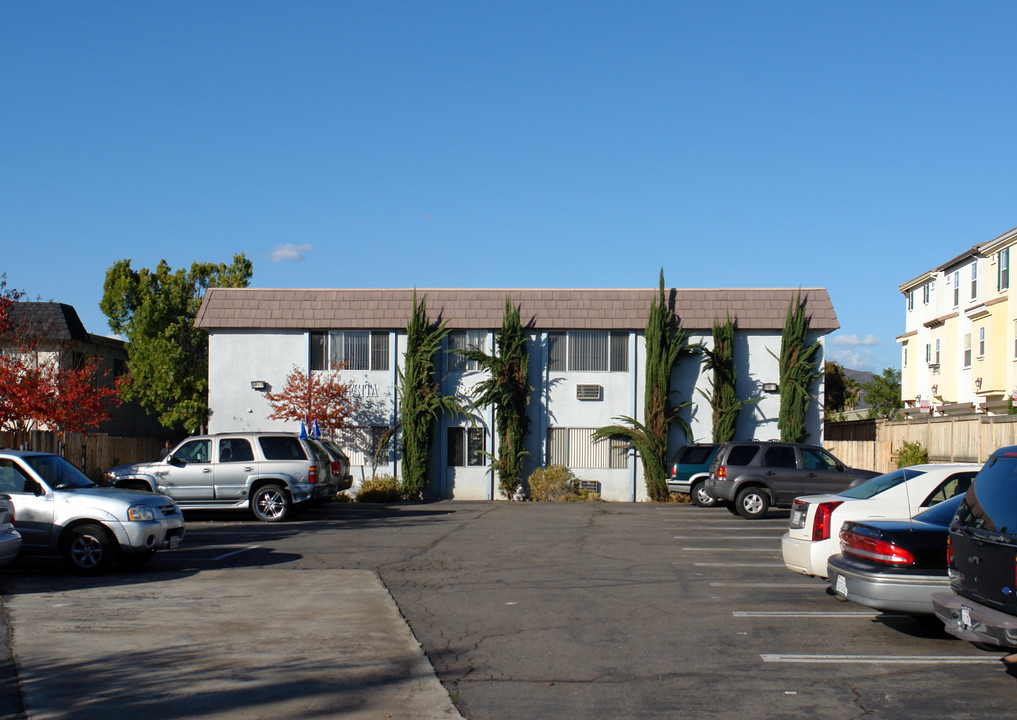 7350 La Mesita Pl in La Mesa, CA - Building Photo