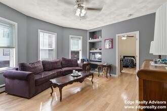 55 Easton St, Unit 2 in Boston, MA - Foto de edificio - Building Photo