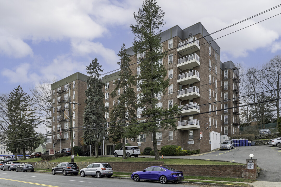 Glendale Gardens in Yonkers, NY - Building Photo