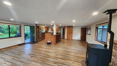 39927 May Creek Rd in Gold Bar, WA - Building Photo - Building Photo