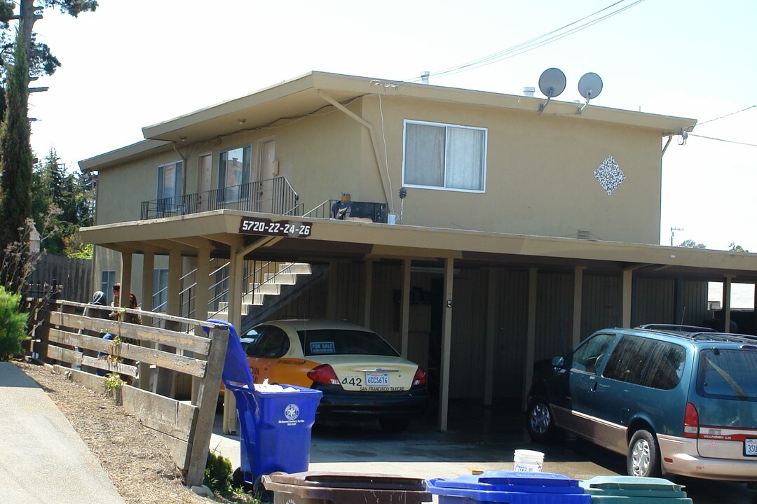 5720 Bayview Ave in Richmond, CA - Foto de edificio